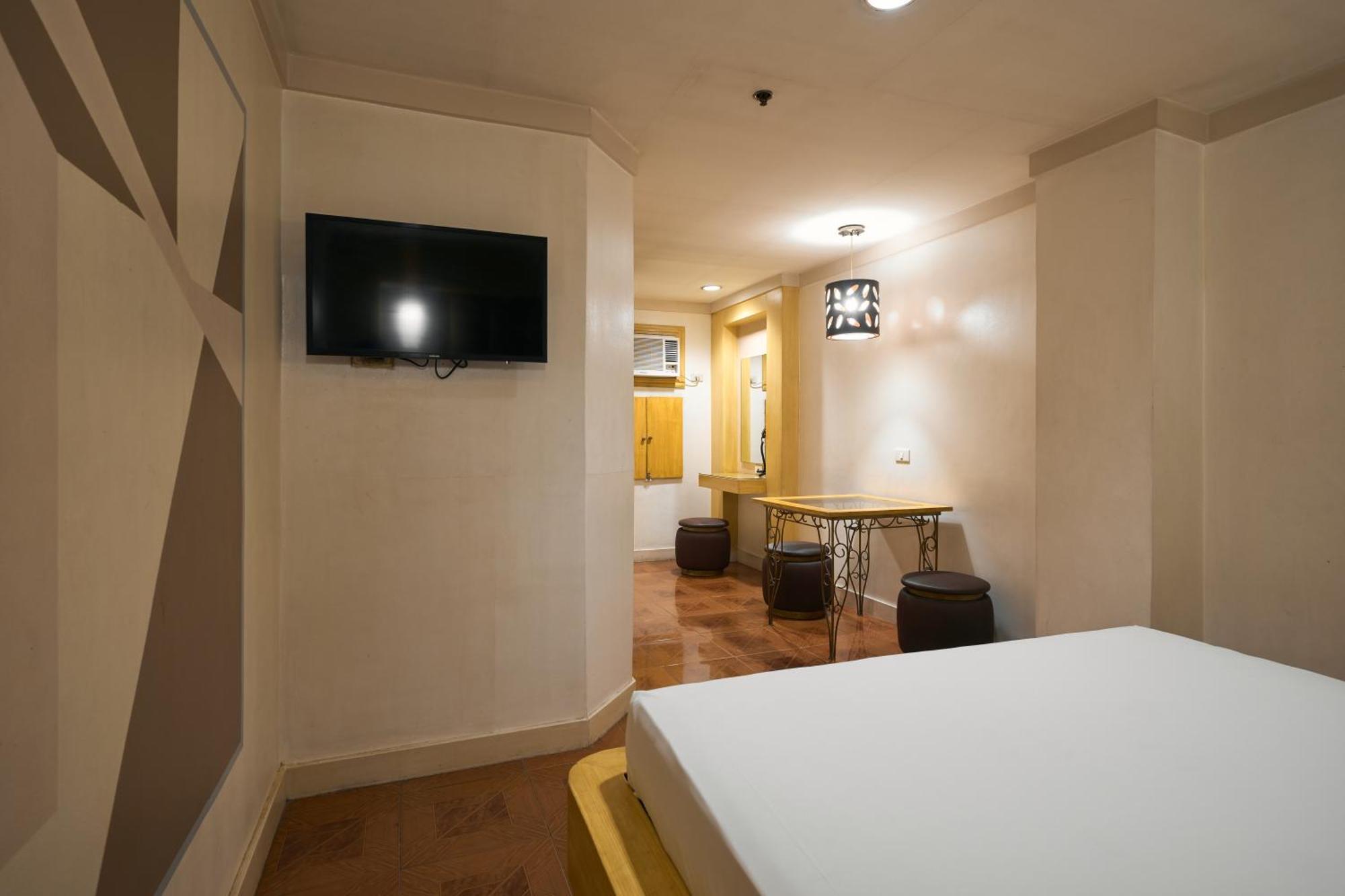 Victoria Court Malabon Hotel Valenzuela Eksteriør billede