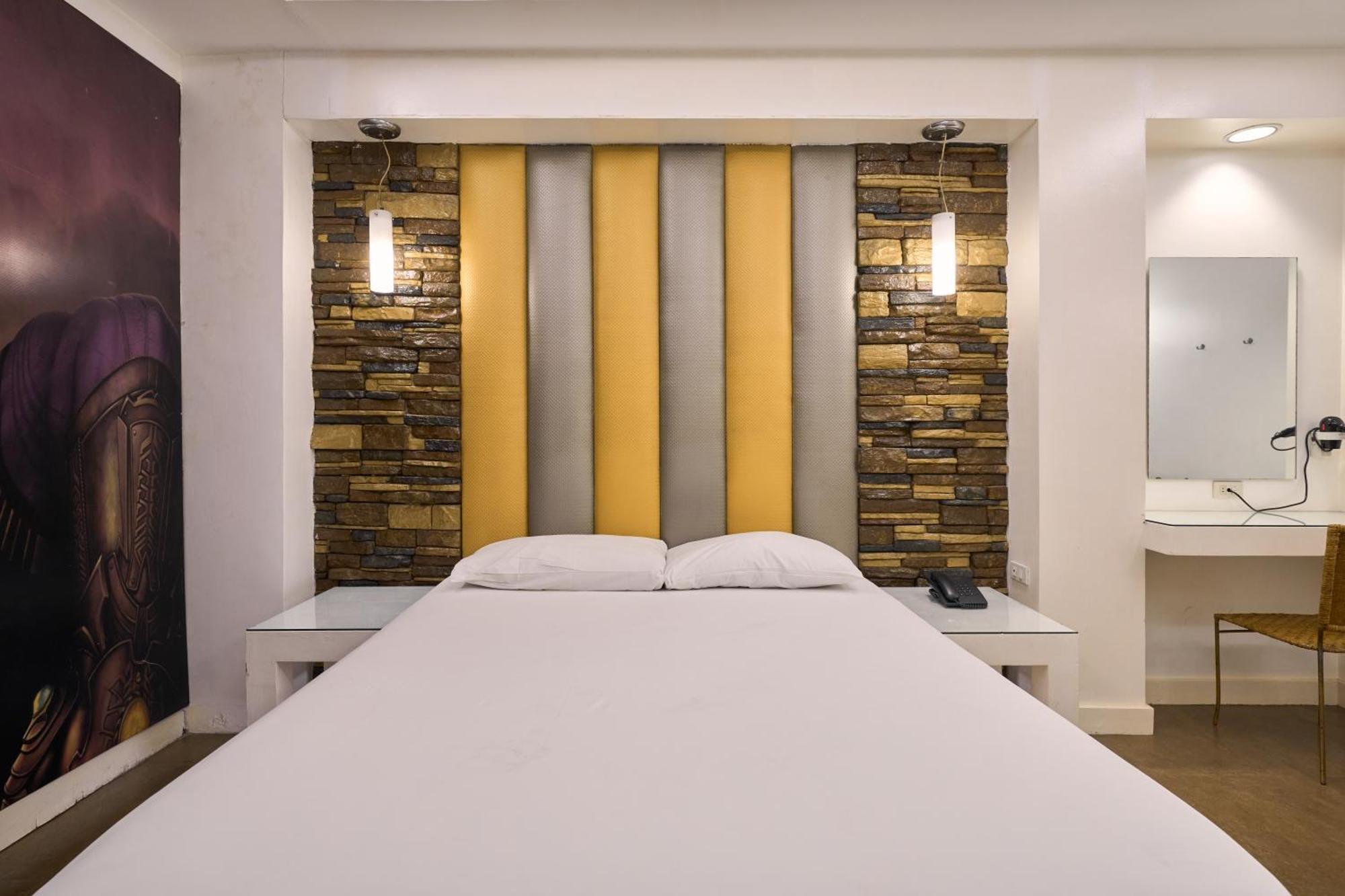 Victoria Court Malabon Hotel Valenzuela Eksteriør billede